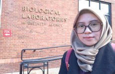 Peneliti Berhijab Ini Menangkan Female Science Talents Intensive Tracks 2024 dari Jerman