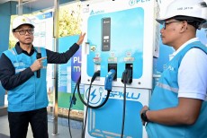 Inspeksi SPKLU Jalur Mudik, Dirut PLN Pastikan 1.299 Unit Siaga Layani Pengguna Mobil Listrik