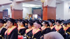 UWKS Luluskan 484 Wisudawan Berkarakter Raden Wijaya