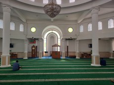 Masjid Al-Bina Kawasan GBK Bercorak Turki, Bikin Sholat Ingin Berlama-lama