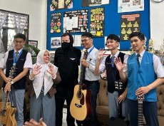 Mengenal Tri Adinata, Guru Langka Impian untuk Mewujudkan Indonesia Emas 2045