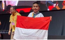 Siswa MINU Pucang Sidoarjo Raih Medali Perak Olimpiade Matematika di Malaysia