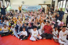 Jasa Marga Salurkan Bantuan Pendidikan ke Sekolah Luar Biasa di Cijantung