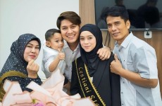 Lesti Kejora Raih Gelar Sarjana Ilmu Komunikasi Saat Hamil Anak Kedua