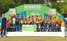 MilkLife Soccer Challenge - Surabaya Series 2, SDN Pacarkeling V  dan SDN Ketabang 1A Juara
