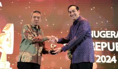 Aktif Dalam Pemberdayaan UMKM, BRI Terima Penghargaan Community Empowerment & Development Pada Anugerah ESG Republika 2024
