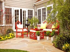 8 Ide Jenius Bikin Taman Belakang Rumah dengan Vibes Hunian Eropa