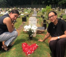 Ziarah ke Makam Marissa Haque, Soraya dan Shahnaz Haque Ungkap Rasa Rindu