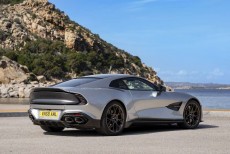 Review Aston Martin Vanquish 2024: Mobil Super GT Inggris Penantang Ferrari 12Cilindri, Simak Keunggulannya!