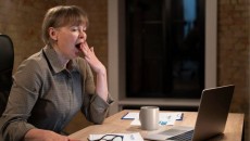 Hasil Penelitian Sebut Mengantuk Berat di Siang Hari Berisiko Demensia