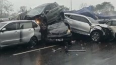 BREAKING NEWS: Kecelakaan Massal Tol Cipularang, Belasan Kendaraan Terlibat, Jalur Jakarta Lumpuh Total