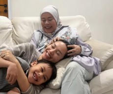 Temani Menantu yang Lagi Capek, Sikap Dewi Yull Dipuji Netizen