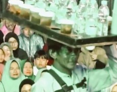 Nasib Penjual Es Teh yang Dicemooh Gus Miftah: Bakal Umrah Awal Ramadhan