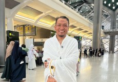 Ustaz Salim A Fillah Beri Beasiswa untuk Sekolah Anak Sunhaji Si Penjual Es Teh