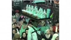 Coba Disimak Baik Baik, 13 Botol Air dan 5 Gelas Es Teh Yang Dibawa Pak Sunhaji, Lalu Buka Surat 13 Ayat 5, Bakal Merinding