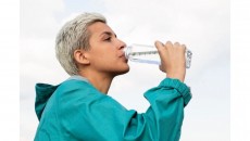 6 Manfaat Minum Air Putih setelah Bangun Tidur setiap Pagi