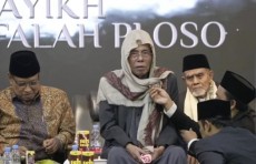 KH Nurul Huda Djazuli Ploso Ajak Lestarikan Tradisi Talim wa Taallum