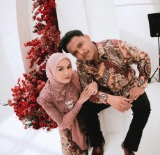 Selamat! Salma Salsabil dan Dimansyah Laitupa Resmi Bertunangan