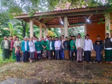 Ratusan Warga Nahdliyin Cikarang Barat Gelar Ziarah Kubur Awali Rangkaian Harlah NU ke-102