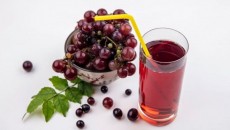 Segelas Jus Elderberry Bantu Turunkan Berat Badan