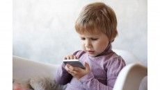 Psikologi Sarankan Orang Tua Bimbing Anak Bijak Menggunakan Media Sosial