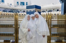 Megawati, Puan Maharani, Pinka Hapsari: Tiga Generasi Soekarno Umrah Bareng Sepulang dari Vatikan