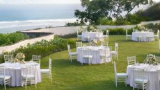 Candle Light Dinner Romantis di Hari Valentine dengan Menawannya Pantai Nusa Dua