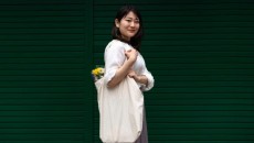 Perempuan Sering Membawa Tas Berat Berisiko Kena Penyakit Muskuloskeletal