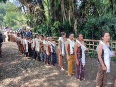 Sambut Ramadhan, Ribuan Masyarakat Adat Bonokeling Cilacap Lakukan Tradisi Perlon Unggahan