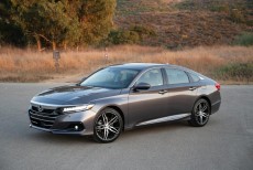 Dominasi Teknologi Hybrid pada Honda Accord, Kunci Keberhasilan Raih Penghargaan Bergengsi 2025