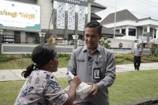 Bukan Sekedar Berbagi Makanan, Takjil Gratis di Jalan Wujud Nyata Harmoni Sosial