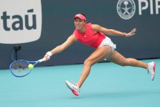 Aryna Sabalenka Akhirnya Raih Gelar Miami Open dan Bawa Pulang Uang 18,1 Miliar