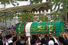 Bolehkah Menunda Pemakaman sampai 3 Hari karena Menunggu Kerabat Dekat?