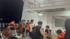 Bakamla RI Evakuasi 12 Kru Kapal Terbakar di Perairan Banten