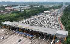 Penampakan Gerbang Tol Cikampek Utama pada Arus Balik Lebaran, 260 Ribu Kendaraan Terpantau Masuk