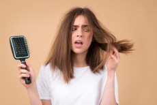 6 Penyebab Rambut Kering yang Bikin Percaya Diri Turun