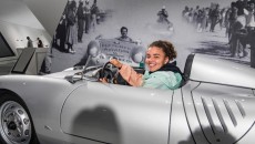 Jasmine Paolini Memulai Pekan Turnamen Dengan Mengunjungi Museum Porsche, dan Diprediksi Sebagai Kandidat Juara