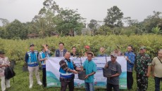 Jasamarga Salurkan 100 Bibit Durian ke Kelompok Tani di Pati