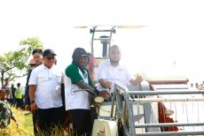 Kerjasama Bulog - Pupuk Indonesia, Gabah Dibeli Rp6.500 Petani Langsung Beli Pupuk Sesuai HET