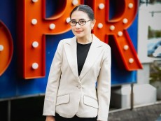 Prilly Latuconsina Balik ke Kampus, Kali Ini Jadi Dosen Tetap