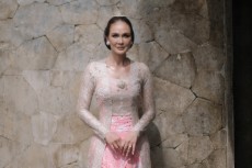 Luna Maya Tampil Cantik di Acara Siraman, Kebaya Diprediksi Bakal Jadi Tren