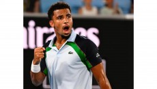 Arthur Fils Tumbangkan Tsitsipas di Depan Pacarnya, Paula Badosa di Roma Open Hingga Emosi Banting Raket