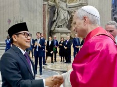 Bertemu dan Jabat Tangan dengan Paus Leo XIV, Menko PM: Simbol Persahabatan dan Komitmen Kemanusiaan