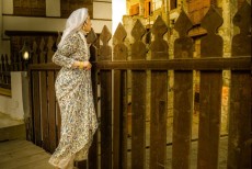 Pakaian dalam Al-Quran: Menutup Aurat Kewajiban Syariat dan Dorongan Kodrati