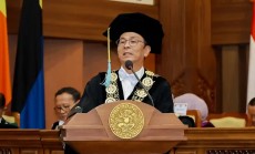 Resmi Pimpin Unair, Prof Madyan Dorong Kampus Ini Jadi Rumah Intelektual
