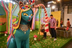 Seni Pop-Surealistik Kucing Karya Syakieb Sungkar Hibur Jakarta Provoke 2025