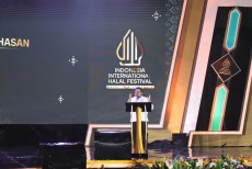 Babe Haikal Gaungkan Misi Halal Global Saat Buka IIHF di JICC