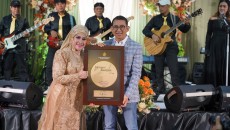 Kementerian Kebudayaan Gelar Konser Spesial Elvy Sukaesih, Ratu Dangdut Dapat Penghargaan Emas