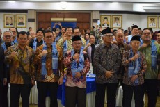 Menteri Abdul Mu'ti Terima Penghargaan 75 Tokoh Pamomong Jawa Tengah, Atas Kontribusi Dorong Transformasi Pendidikan