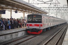 Aksi Demo Buruh di DPR, KAI Commuter Siap Tutup Layanan KRL Tanah AbangPalmerah